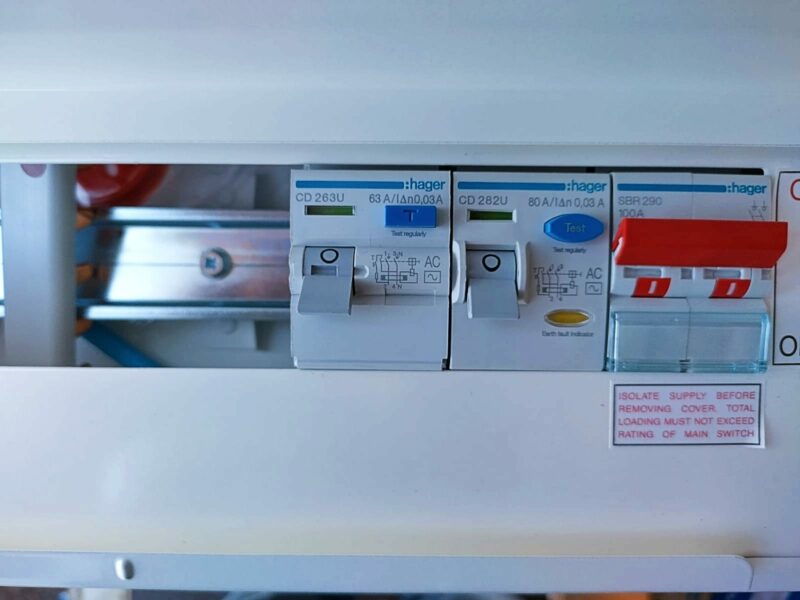 Hager 100A 10-14 Way Metal Consumer Unit (BDA9HBM) - Image 4