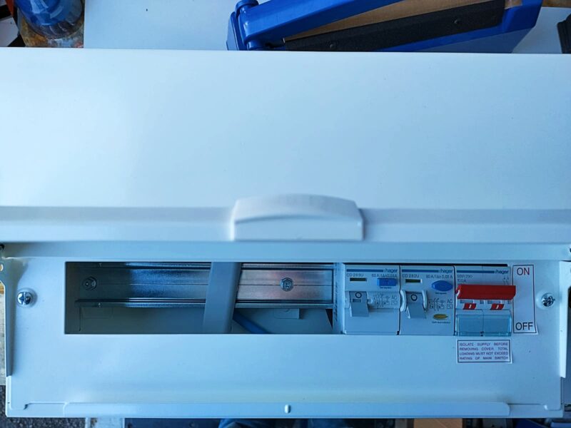 Hager 100A 10-14 Way Metal Consumer Unit (BDA9HBM) - Image 3
