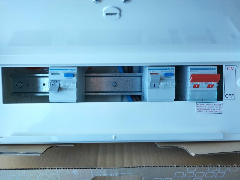 Hager 100A 10-14 Way Metal Consumer Unit (BHA7CUHBM) - Image 4