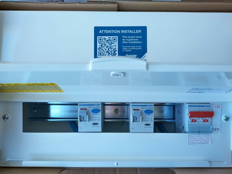Hager 100A 10-14 Way Metal Consumer Unit (CP10HBM) - Image 3